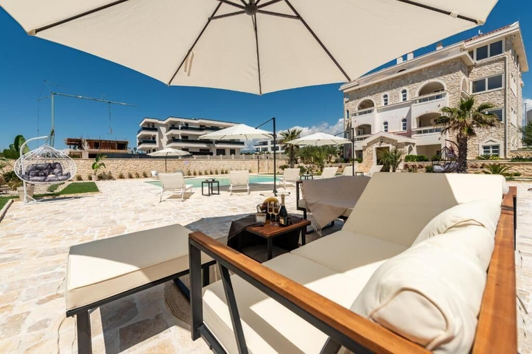 Outdoor dining 5, Chateau Dabo Luxury Pool Apartment, Novalja