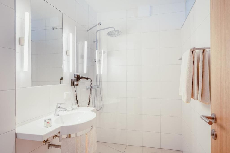 Bathroom 3, Hotel Kendler, Salzburg Umgebung