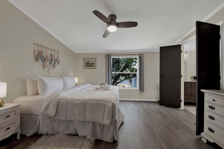 Bedroom 3, Sage: Peaceful Hill Country Retreat With Hot-tub!, Gillespie