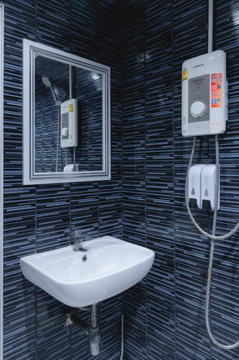 Bathroom 4, Khaosan Station, Phra Nakhon
