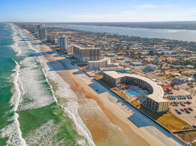 Beach 2, Hawaiian Inn 209, Volusia
