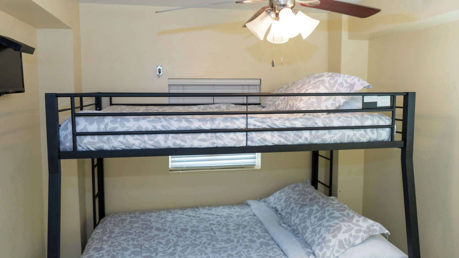 Bedroom 2, 4 Bedroom 2 Level Home - 50 Yards From Beach, Cameron
