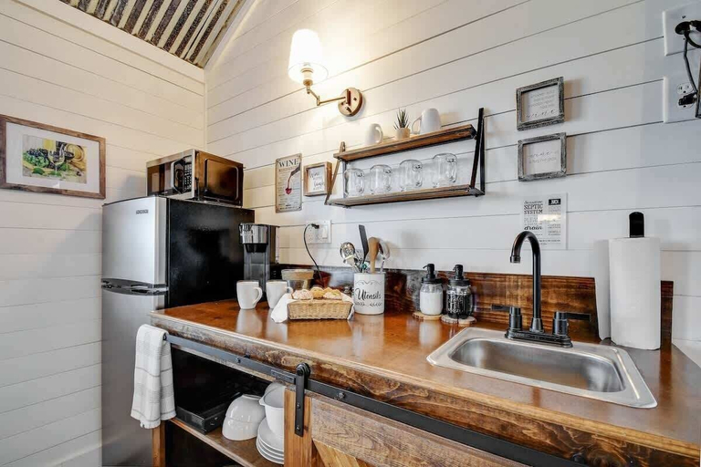 Private kitchen 5, Windmill Meadows Cottages-firepit-hill Country Views!!, Gillespie