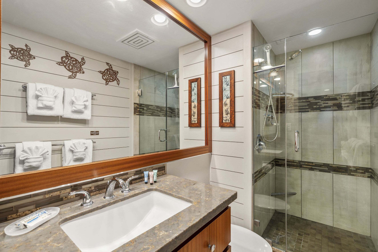 Bathroom 2, Kamaole Beach Royale, Maui