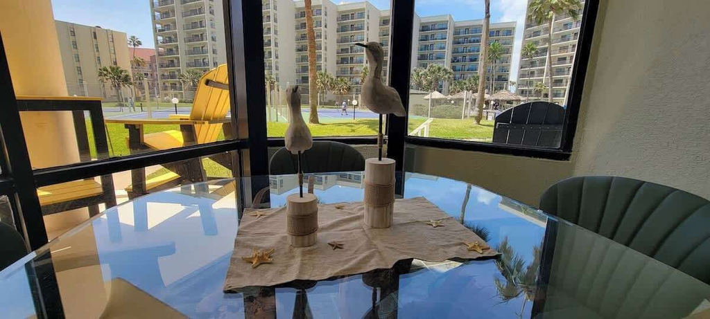 Dining, Beachfront Hotspot - New Furnishings - Pool - 1st Floor, Cameron