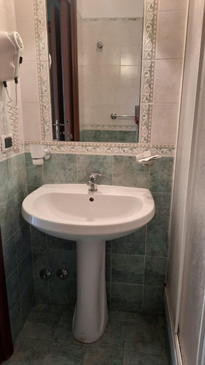 Bathroom 4, Olympus, Cosenza