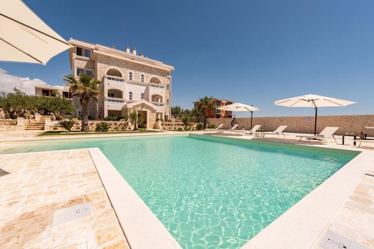 Pool 3, Chateau Dabo Luxury Pool Apartment, Novalja