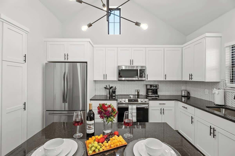 Private kitchen 5, Lucille's Abode With Hot Tub, Gillespie
