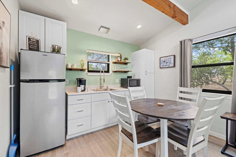 Private kitchen 2, Verbena Waterfront With Hot Tub, Gillespie