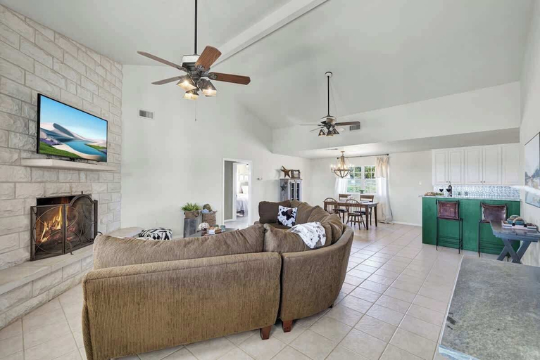Living area 4, Casa Blanca: Hot-tub, Fire Pit, Hill Country Views, Gillespie