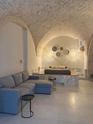 Others 2, Avril Suite, Bari