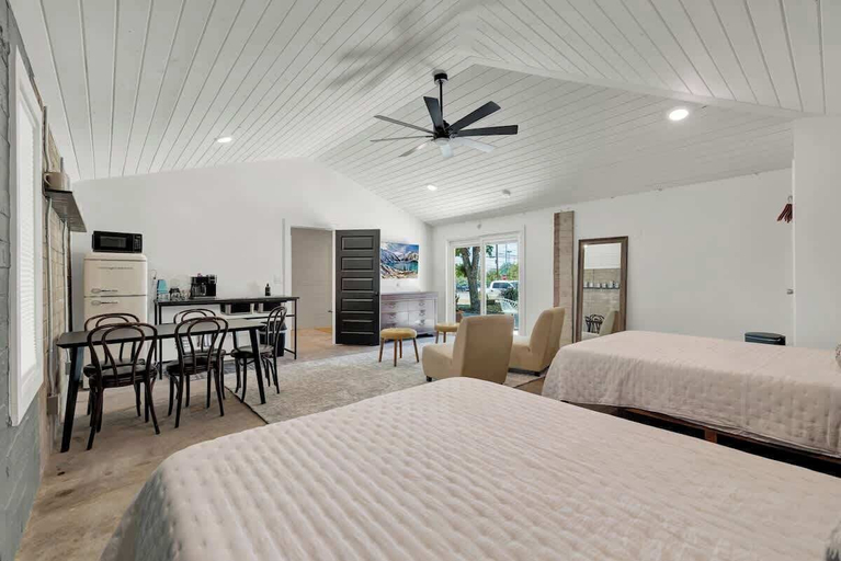 Room 4, Historic Hideaway Stroll to Schlitterbahn, Comal