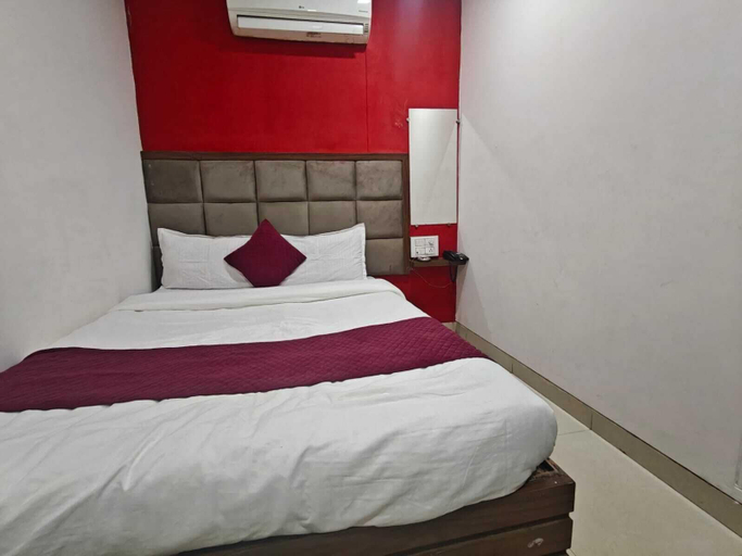 Room 4, Hotel Zampex Executive, Mumbai Suburban