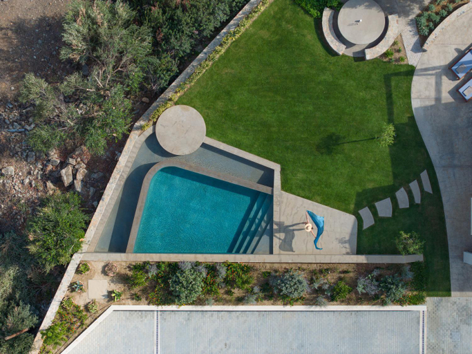 Sport & Beauty, Beachfront Linum Escape Retreat with a Heated Pool, Crete