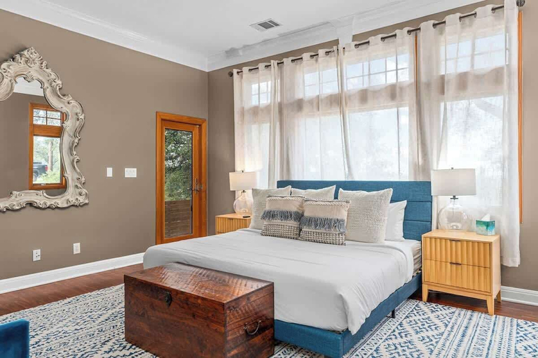 Room 4, Luxurious Lake Park House: Sleeps 25, Pool, Hot-tub, Firepit and Game Room!, Travis