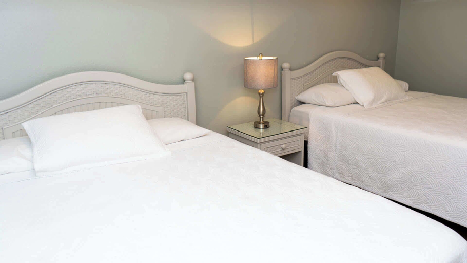 Bedroom 2, Direct Beach Pools & Sun Deck - Stylish - Clean, Cameron