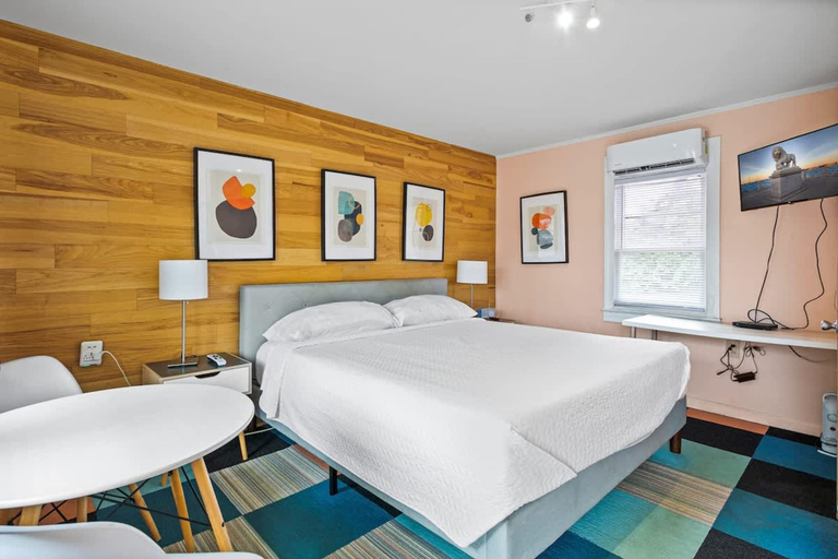 Room 2, Retro Retreat- Updated 1950s Motel in St Augustine, Saint Johns