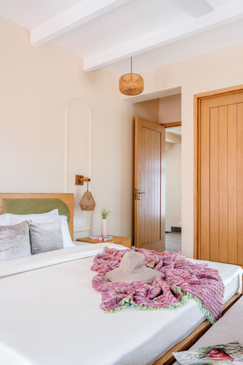 Room 2, Staymaster White Castle-4BHK, North Goa