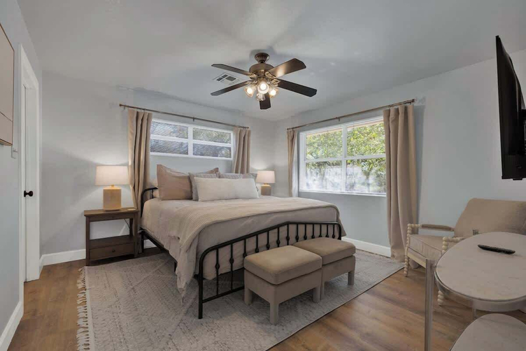 Bedroom 2, Weitz Retreat, Gillespie