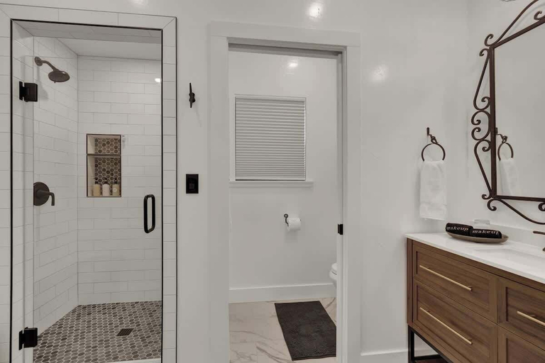 Bathroom 4, Casa Blanca-swim Spa-steps to Main Street!, Gillespie