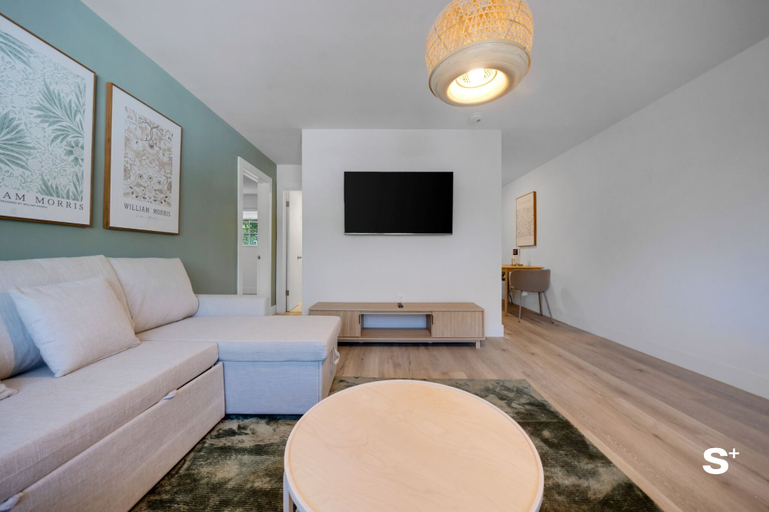 Living area 3, Stylish 1-BD Apt - Gym - Free Parking, Miami-Dade