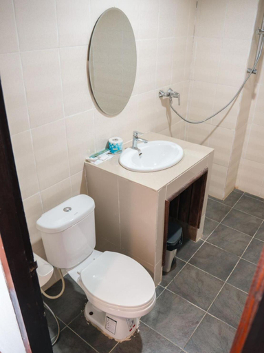 Bathroom 4, Riverside Houayxay Hotel, Houixai