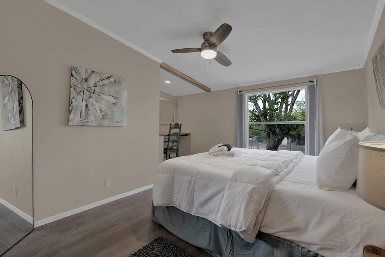 Bedroom 5, Sage: Peaceful Hill Country Retreat With Hot-tub!, Gillespie