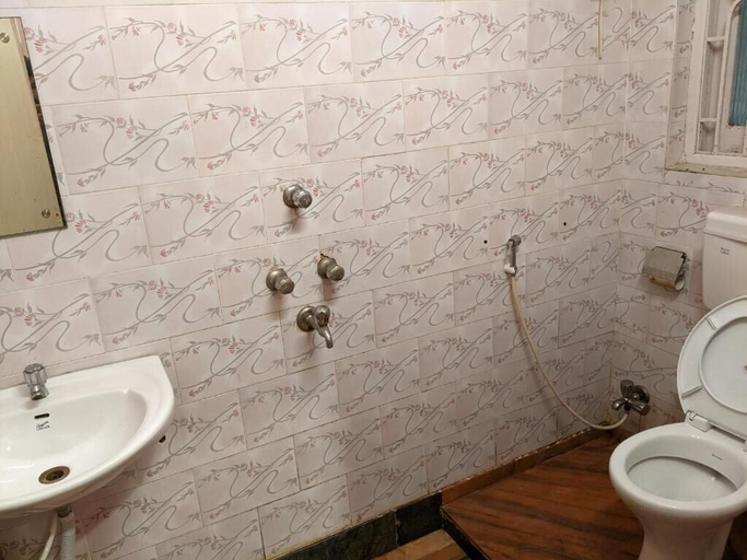 Bathroom, GUTEN TAG, North 24 Parganas