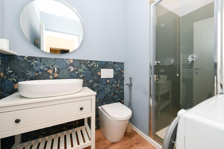 Bathroom 2, Garden Apartment Bardolino, Verona