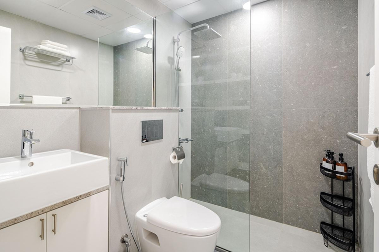 Bathroom 4, Modern 1BR Apartment in Dubai Marina with sea view, Dubai