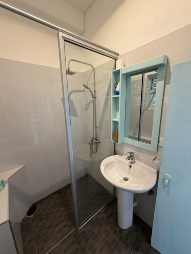 Bathroom 4, Sri Gemunu Beach Resort, Habaraduwa