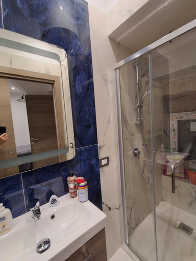 Bathroom 3, Stella Mare, Palermo