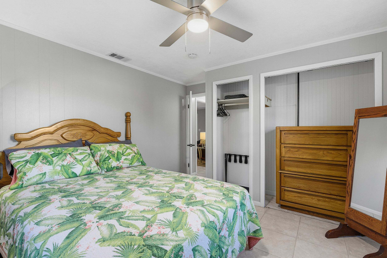 Room 5, Sun and Fun- Tranquil Turtle, Volusia