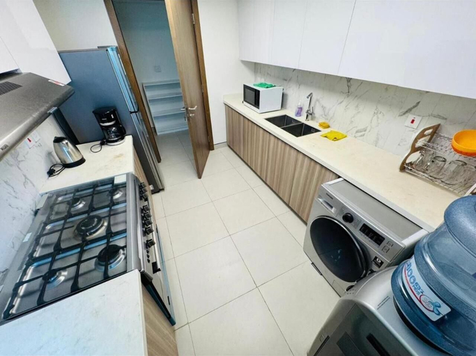 Private kitchen 5, emaro hostel, Dubai