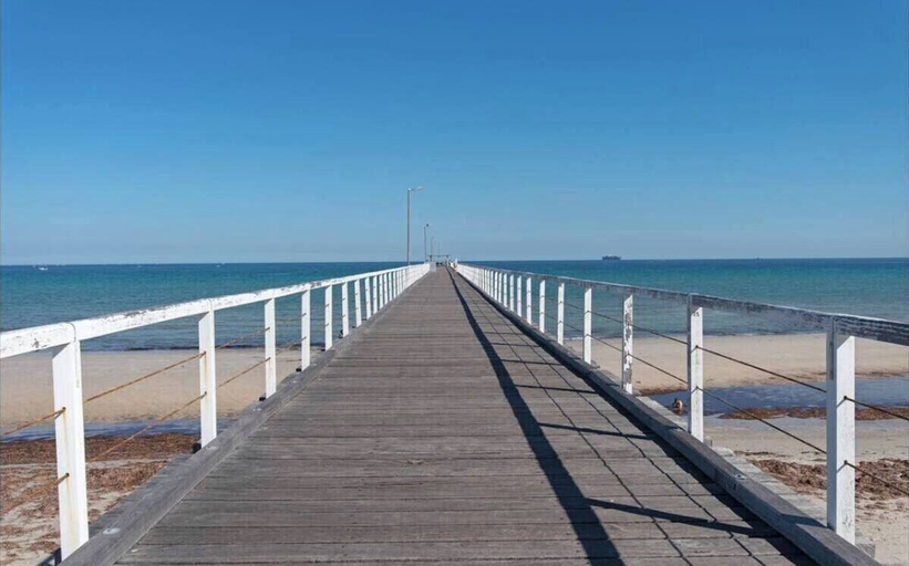 Beach 5, Lovely Beachside Largs Bay - free wine, Adelaide