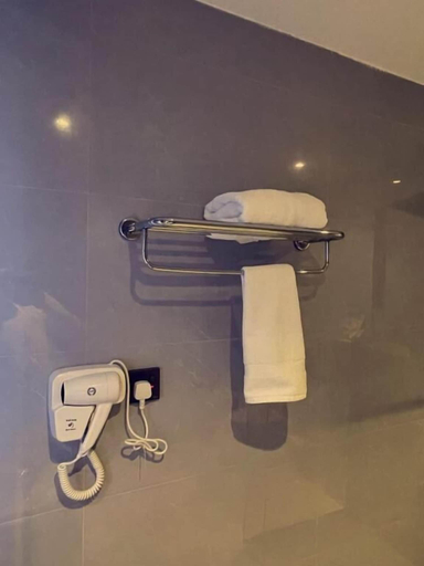 Bathroom 5, Pearly Hotel
