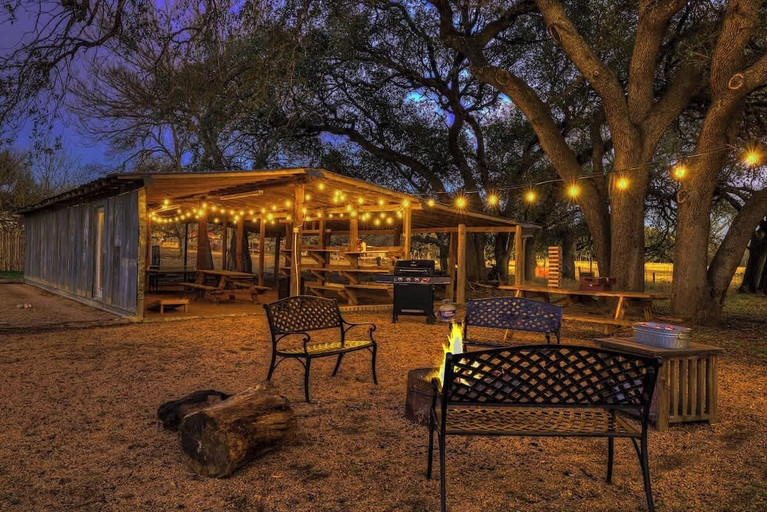 Food & Drinks 5, Olive St Ranch with HotTub-Grill and Party Barn, Gillespie