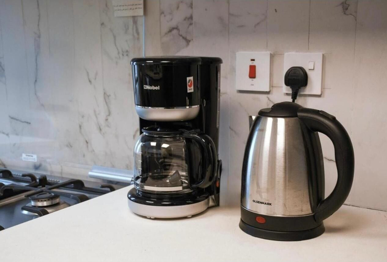Coffee and/or coffee maker 4, emaro hostel, Dubai