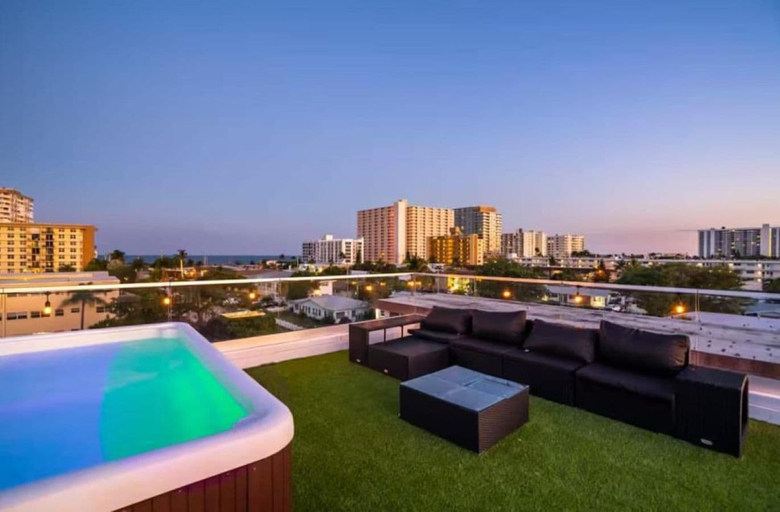 Terrace/patio 4, Villa 3 Min Walk to Beach Pool, Broward