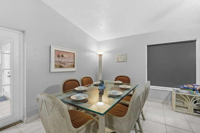 Dining 4, Sun and Fun- Dolphin Diversion, Volusia