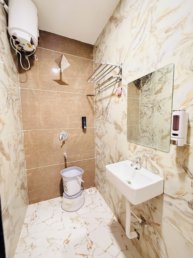 Bathroom 2, Hotel Atishay, Ujjain