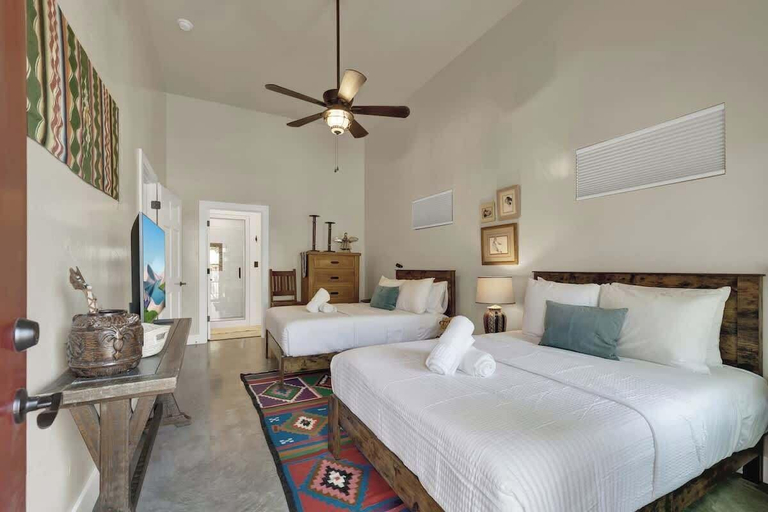 Bedroom 3, Casa Blanca-swim Spa-steps to Main Street!, Gillespie
