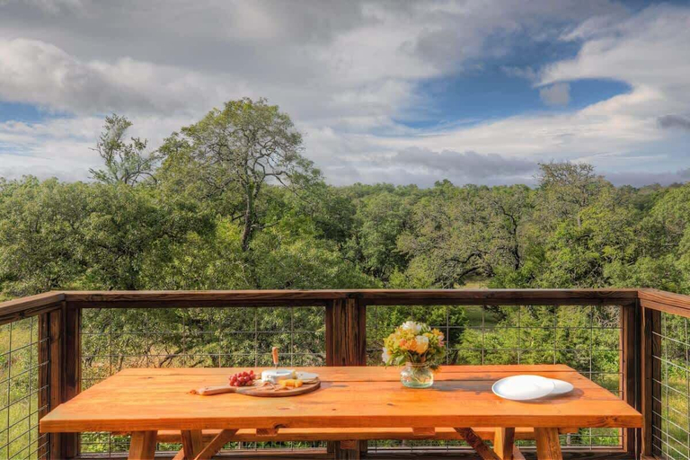 Outdoor dining 4, Luxury Home With Fire Pit & Hill Country Views, Kendall