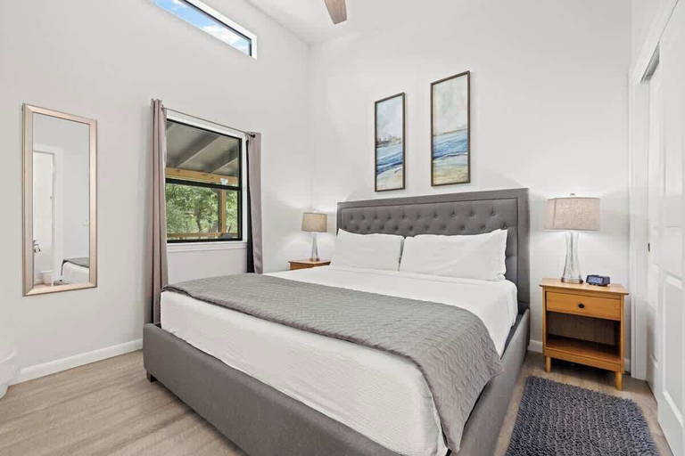Room 4, Rivers Edge Cottages With Hot Tub, Gillespie