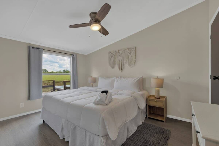 Bedroom 4, Sage: Peaceful Hill Country Retreat With Hot-tub!, Gillespie