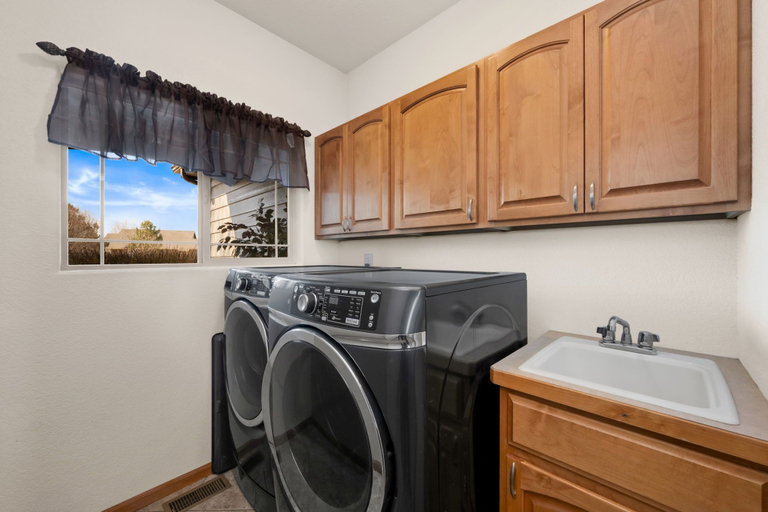 Laundry, Cabin-style Group Retreat Near Rmnp, Lakes & Golf, Larimer
