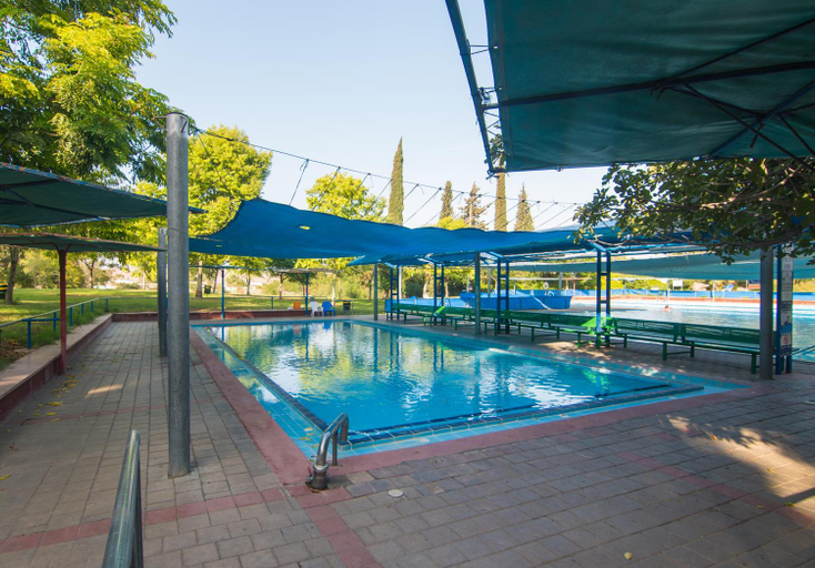 Swimming pool 3, Pina BaGilboa