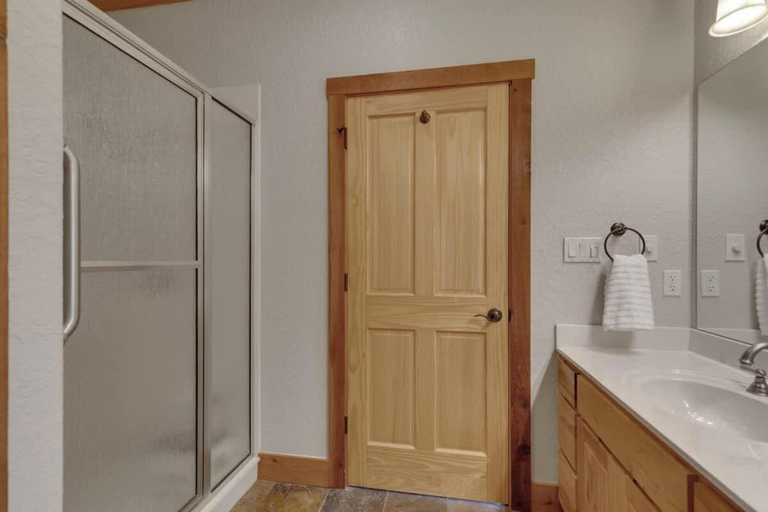 Bathroom 4, Ranch Retreat Creek View - Pool Table and Fire Pit, Gillespie