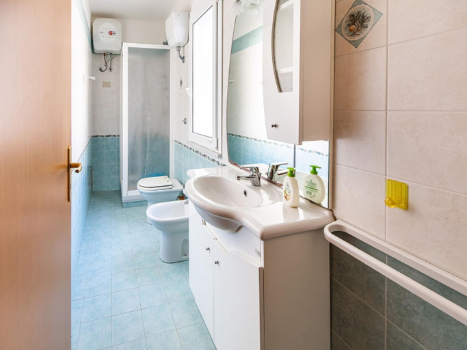 Bathroom 2, Simplistic Holiday Home in Sciacca near Horse Riding, Agrigento