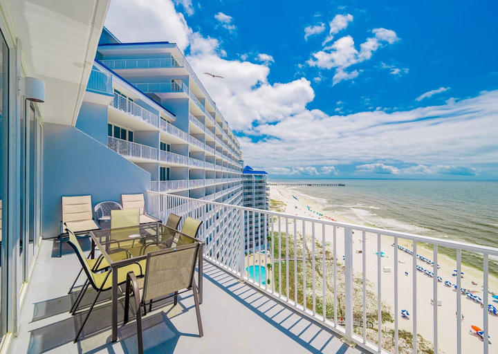 Outdoor dining 3, Lighthouse 1417 1 Bedroom Condo, Baldwin